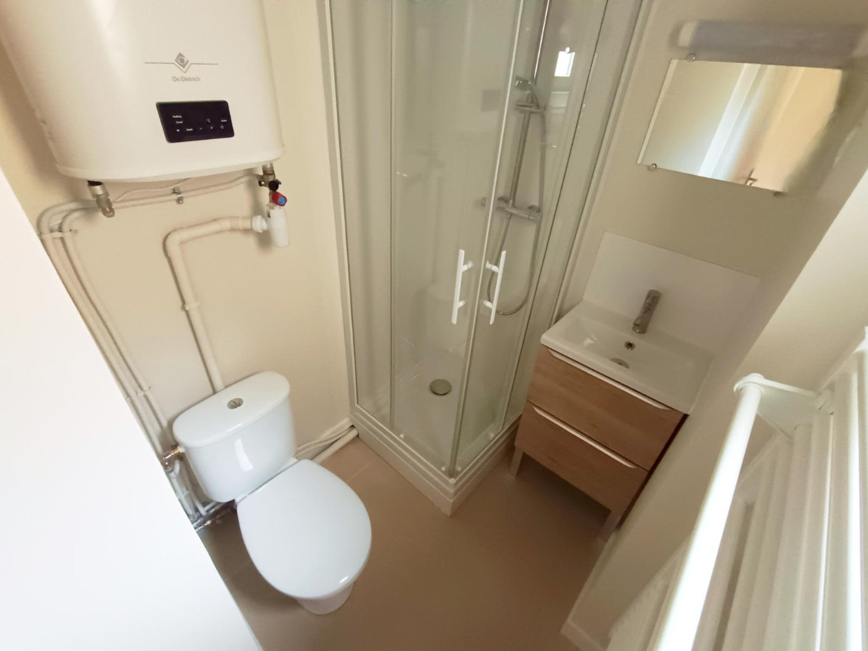 
                                                Location
                                                 Appartement rénové 1 chambre, Quartier Henriville