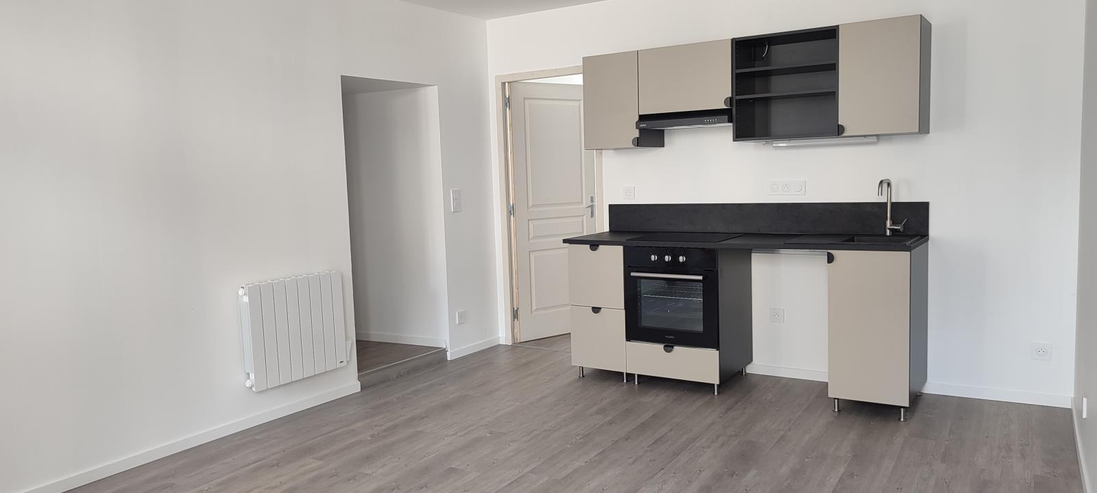 
                                                Location
                                                 Appartement rénové 3 pièces dans maison