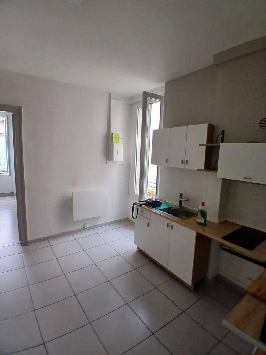 
                                                Location
                                                 Appartement rénové 40m2 rue Dandicolle Bordeaux