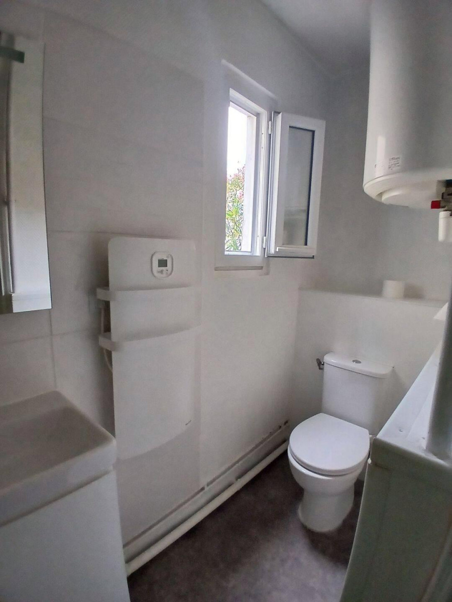 
                                                Location
                                                 Appartement rénové 40m2 rue Dandicolle Bordeaux