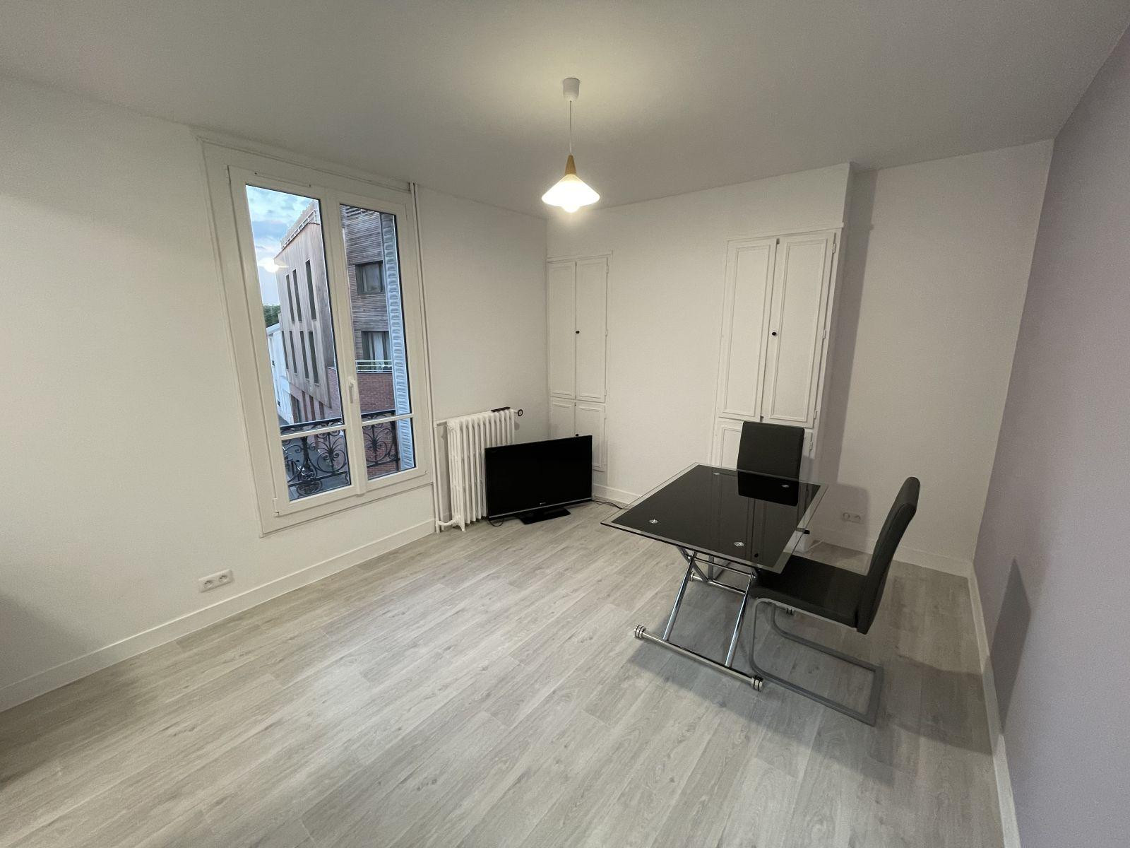 
                                                Location
                                                 Appartement rénové aux portes de Paris