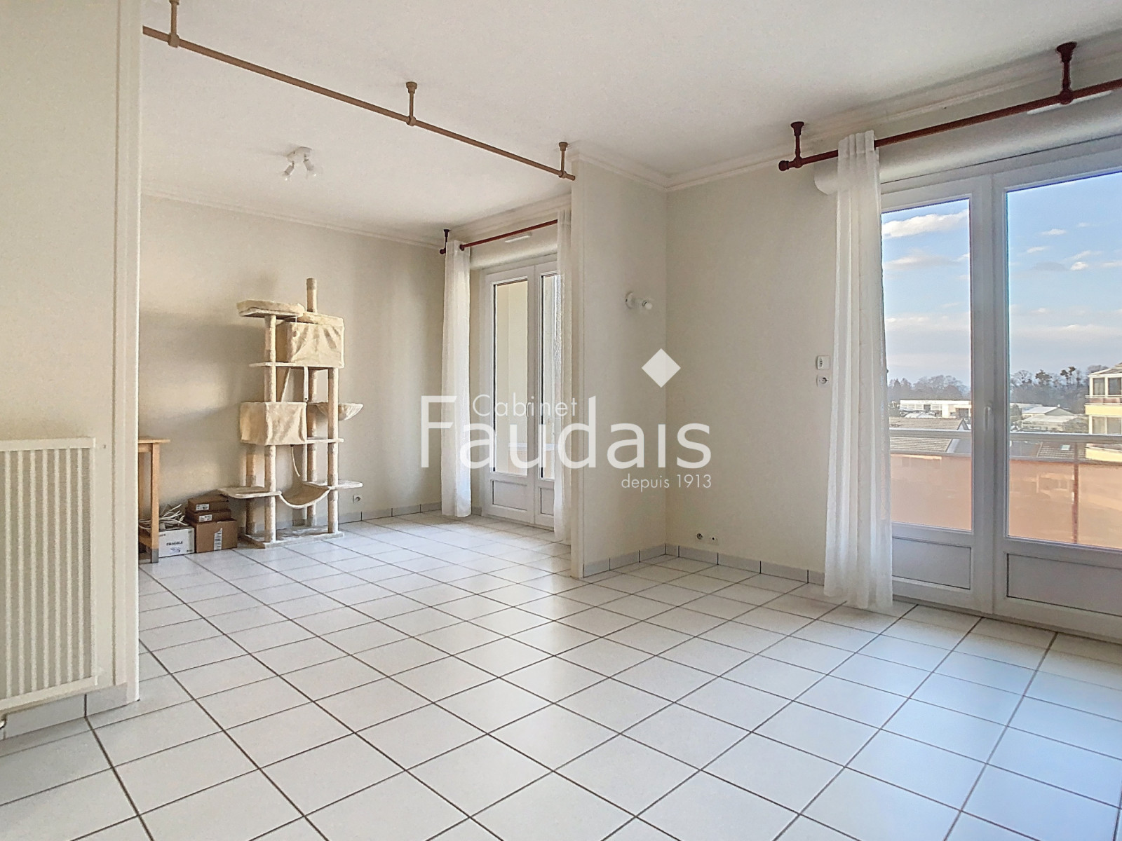 
                                                Vente
                                                 APPARTEMENT RENOVE AVEC ASCENSEUR ET BALCON 