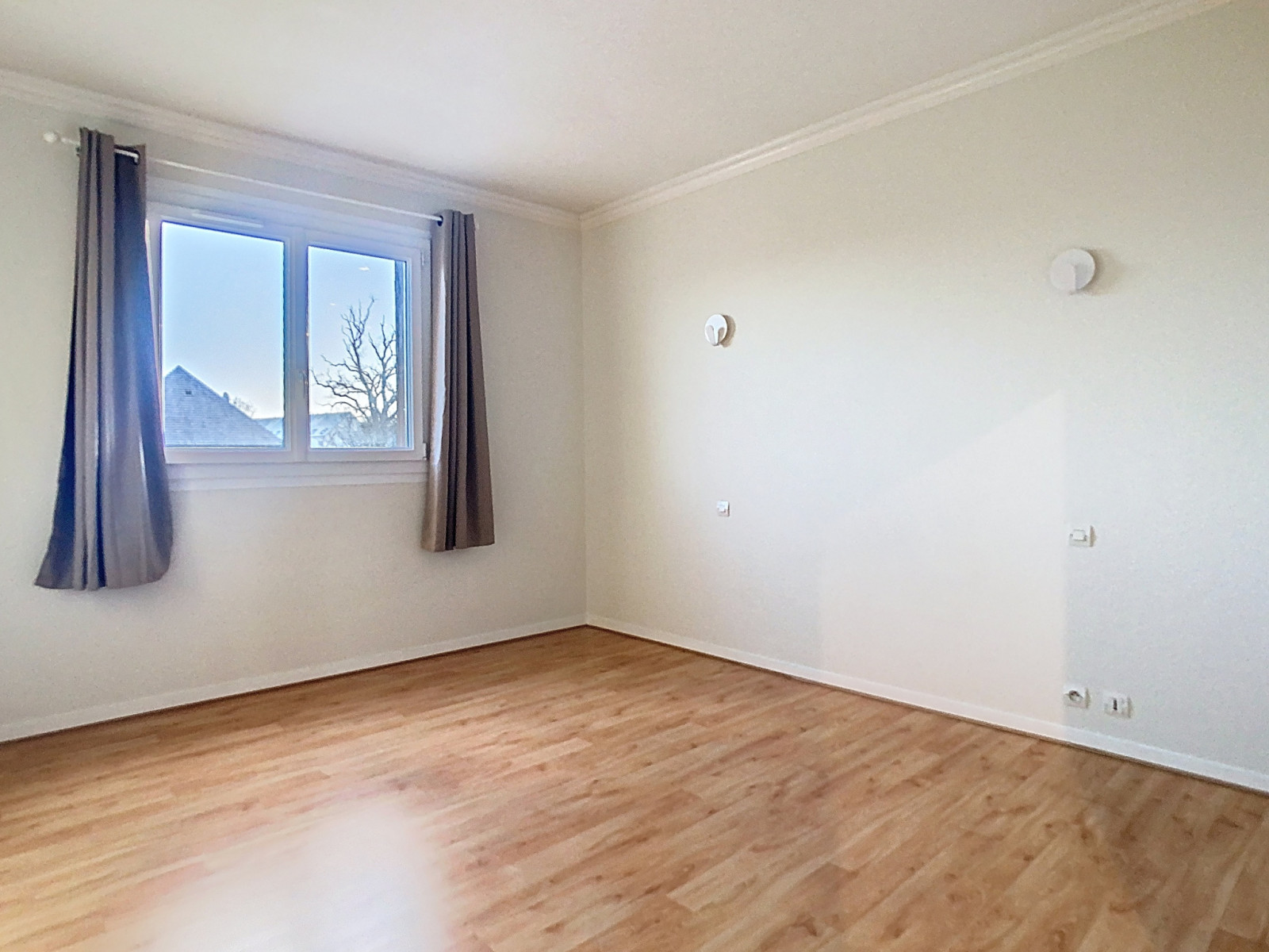 
                                                Vente
                                                 APPARTEMENT RENOVE AVEC ASCENSEUR ET BALCON 