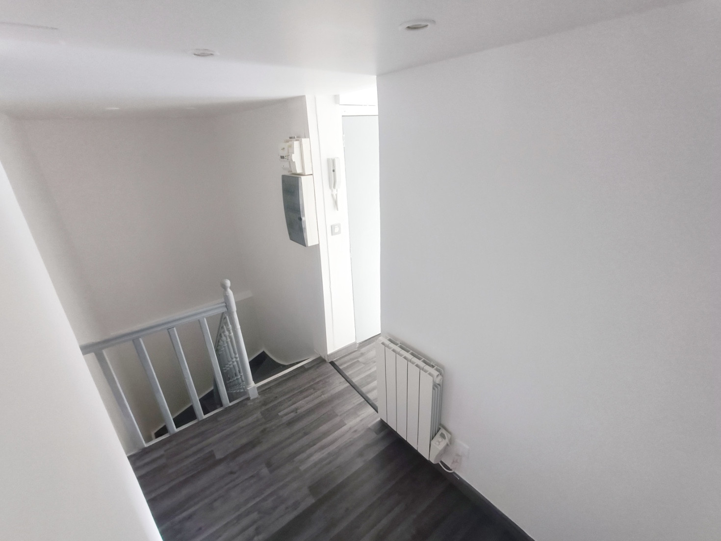 
                                                Location
                                                 Appartement rénové, Cambrai