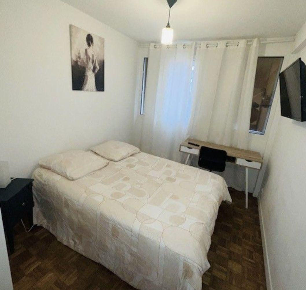 
                                                Location
                                                 Appartement renove colocation feminine