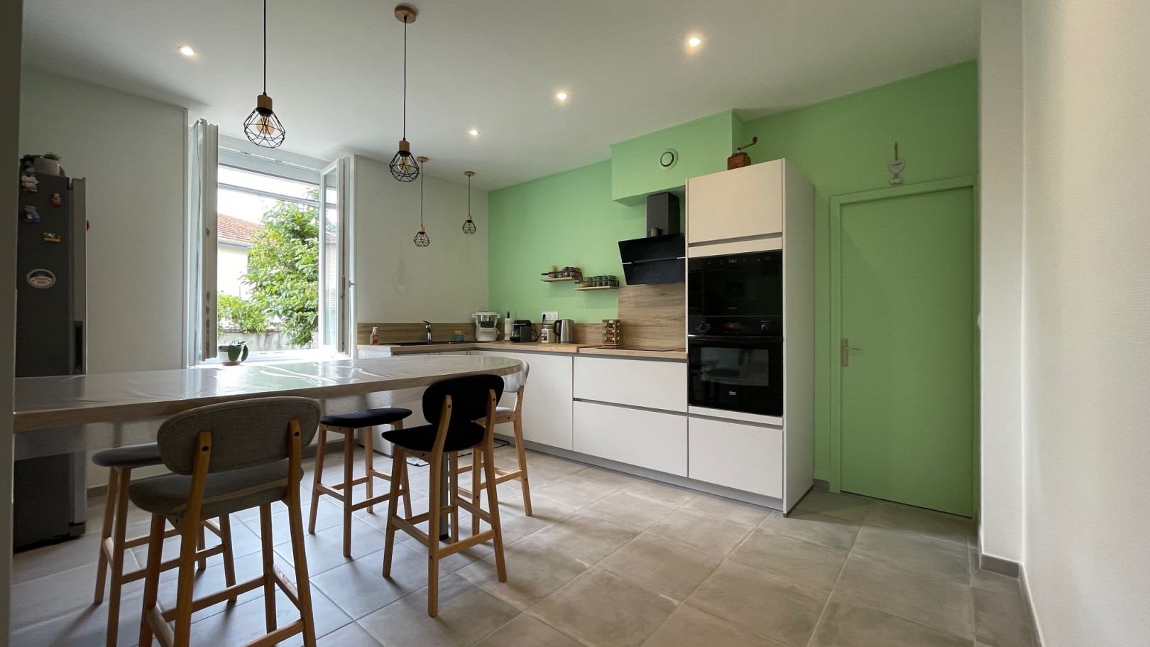 
                                                Vente
                                                 Appartement rénové de 53 m² + mezzanine, garage et 2 stationnements privatifs