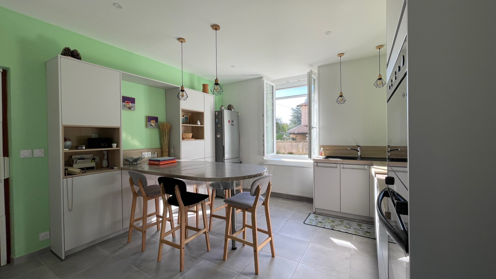 
                                                Vente
                                                 APPARTEMENT RENOVE DE 53 M² + MEZZANINE, GARAGE ET 2 STATIONNEMENTS PRIVATIFS