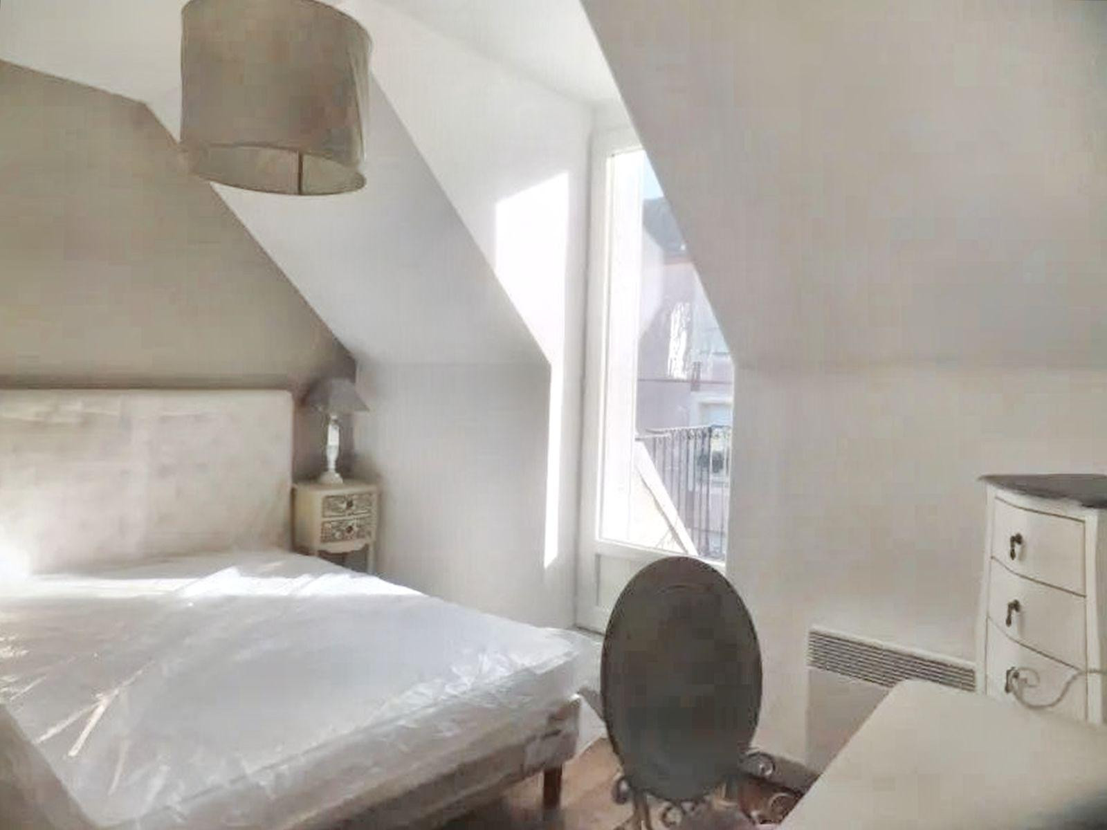 
                                                Location
                                                 Appartement rénové, lumineux et sécurisé