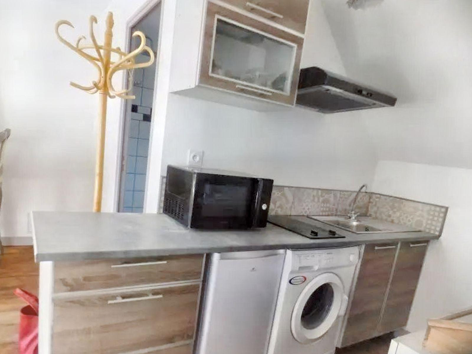 
                                                Location
                                                 Appartement rénové, lumineux et sécurisé