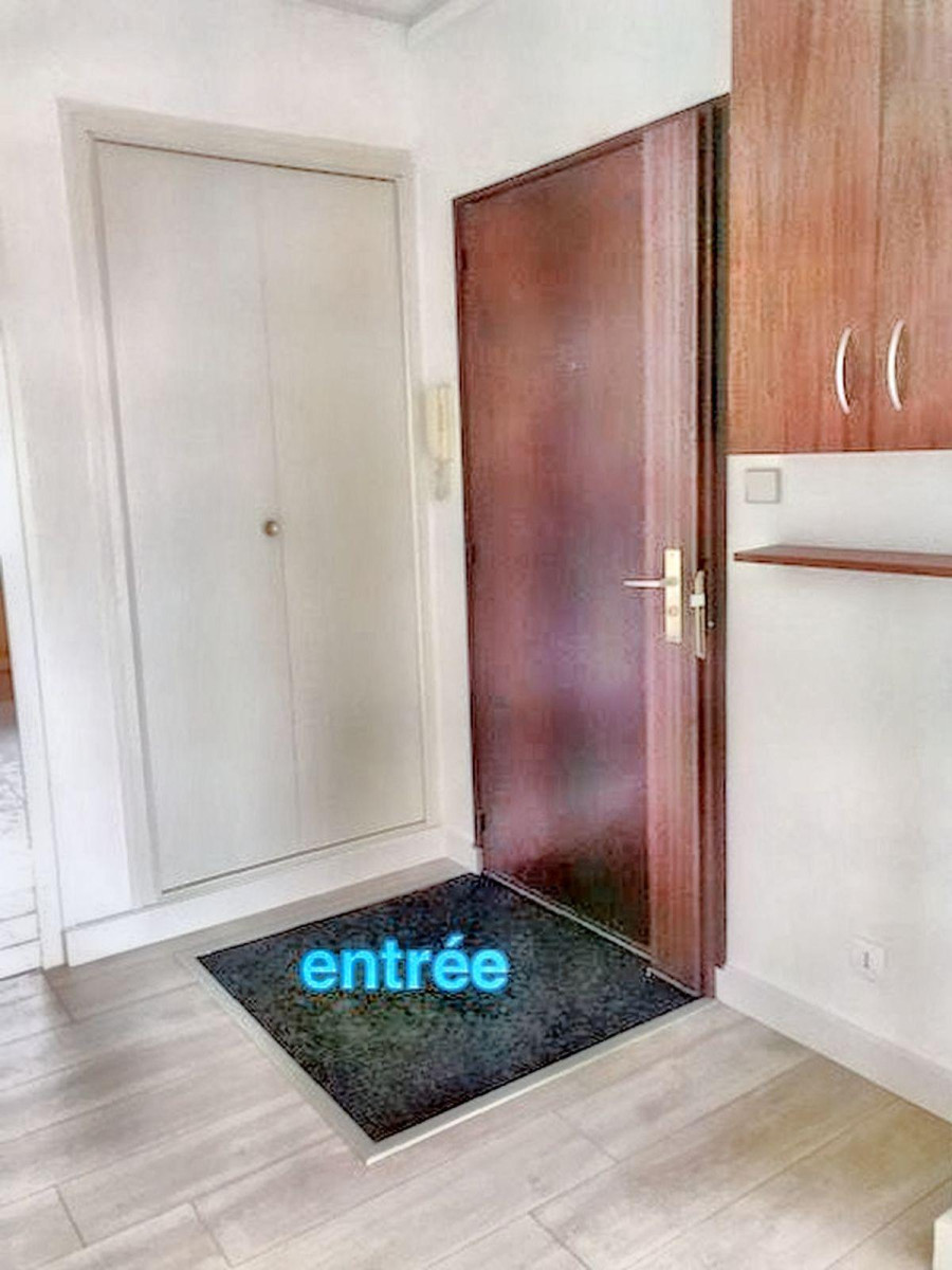 
                                                Location
                                                 Appartement rénové quartier résidentiel Prox. Tram