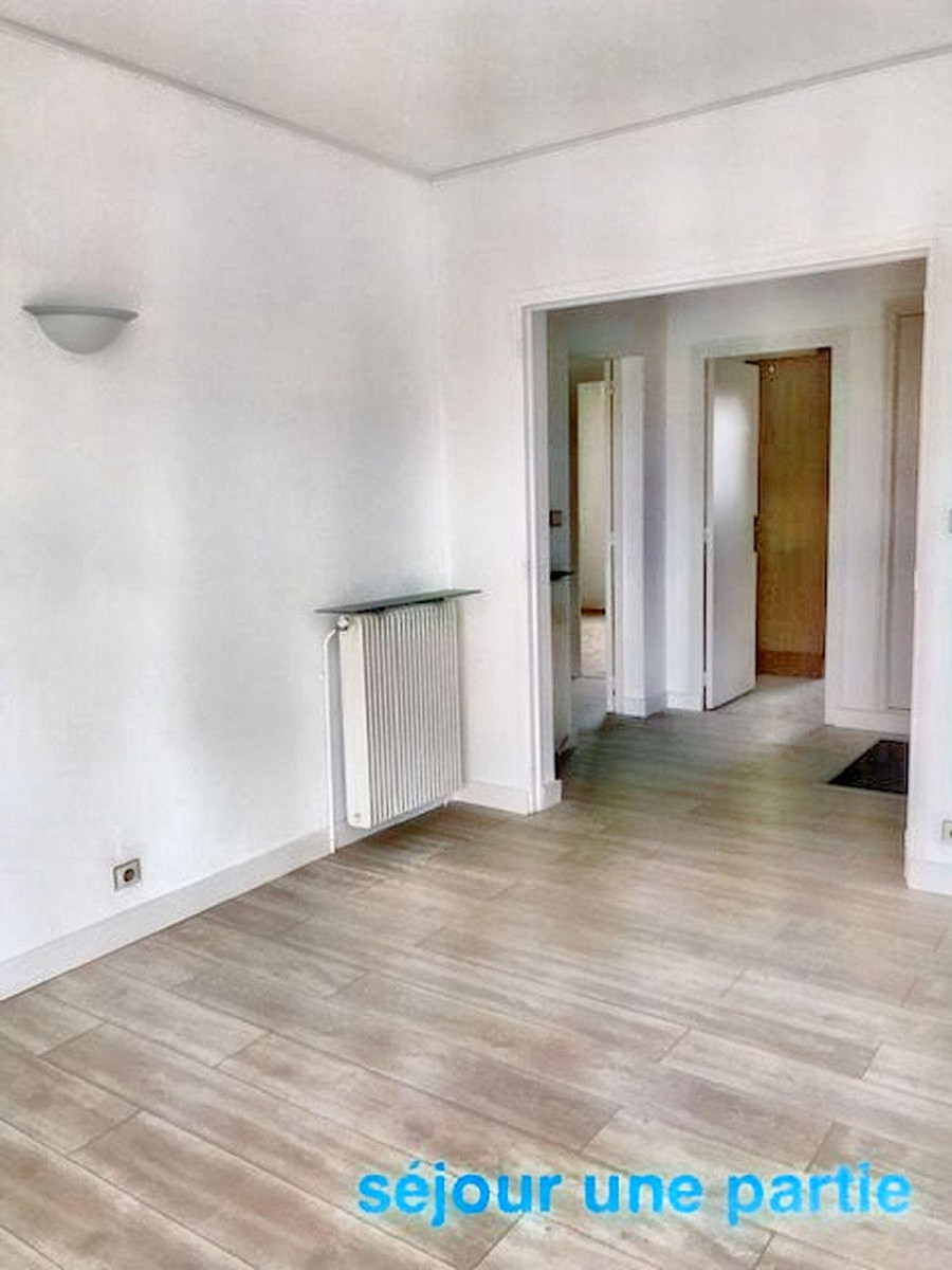 
                                                Location
                                                 Appartement rénové quartier résidentiel Prox. Tram
