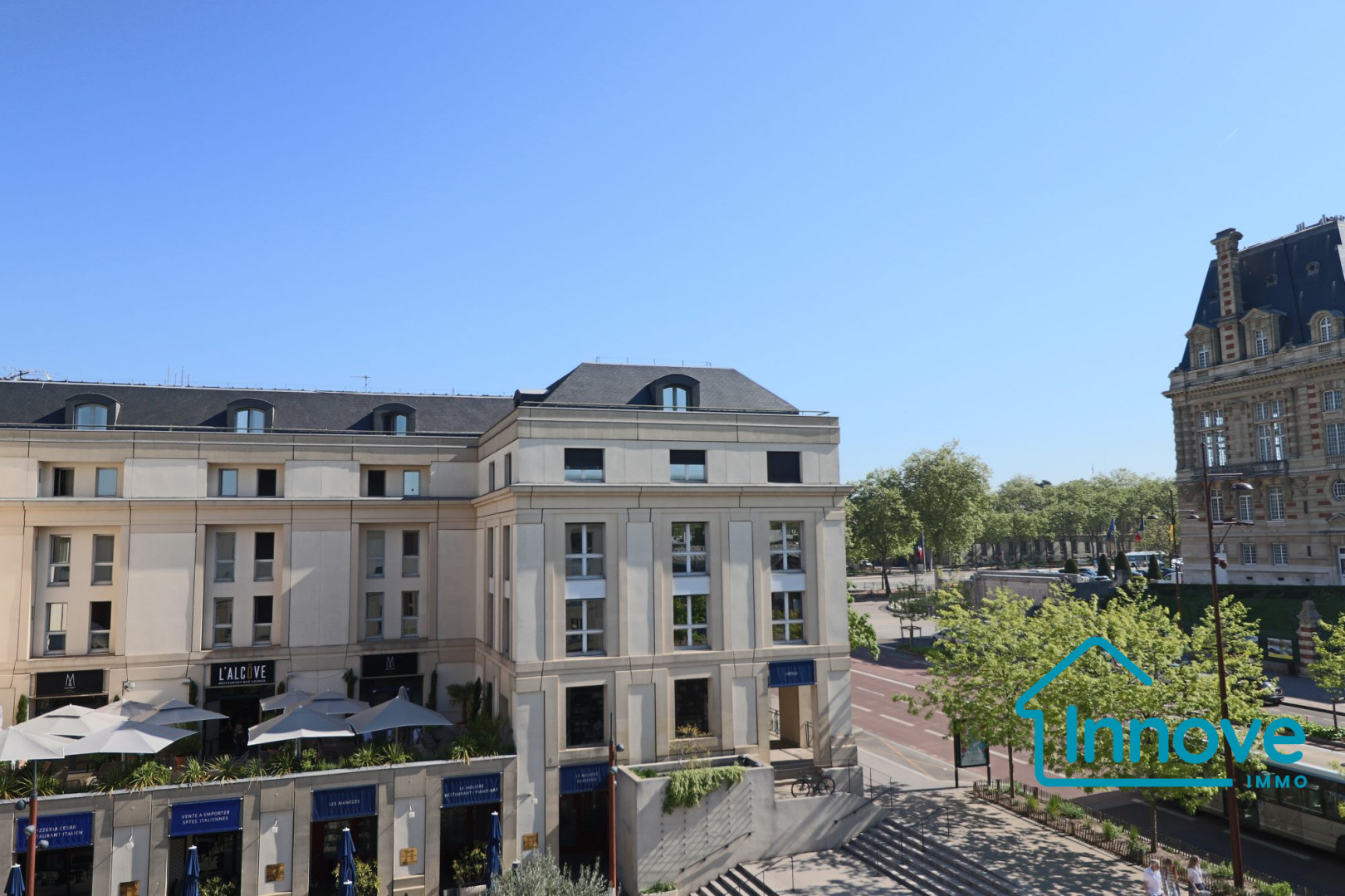
                                                Vente
                                                 Appartement résidence de services 3 pièces Versailles centre