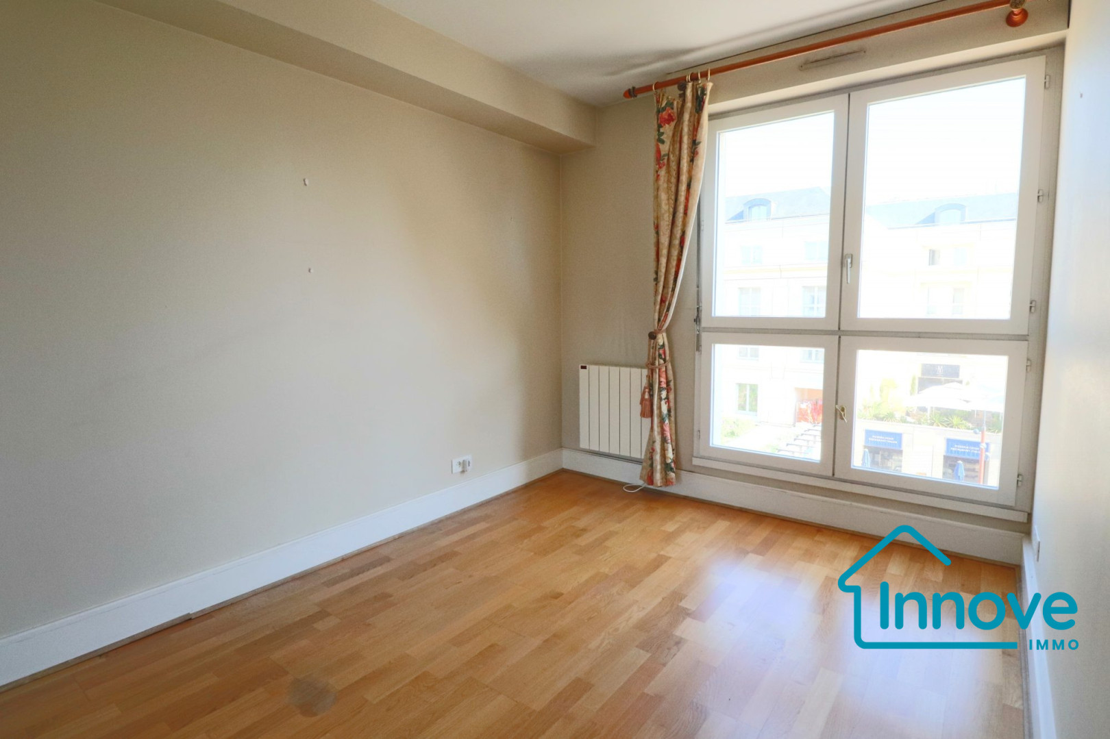 
                                                Vente
                                                 Appartement résidence de services 3 pièces Versailles centre