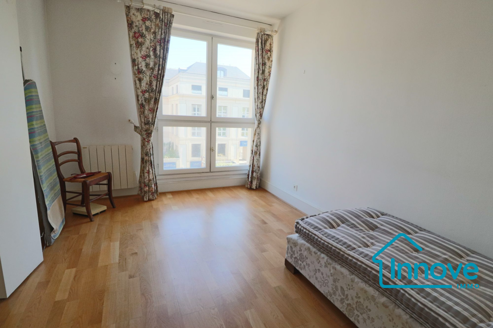 
                                                Vente
                                                 Appartement résidence de services 3 pièces Versailles centre
