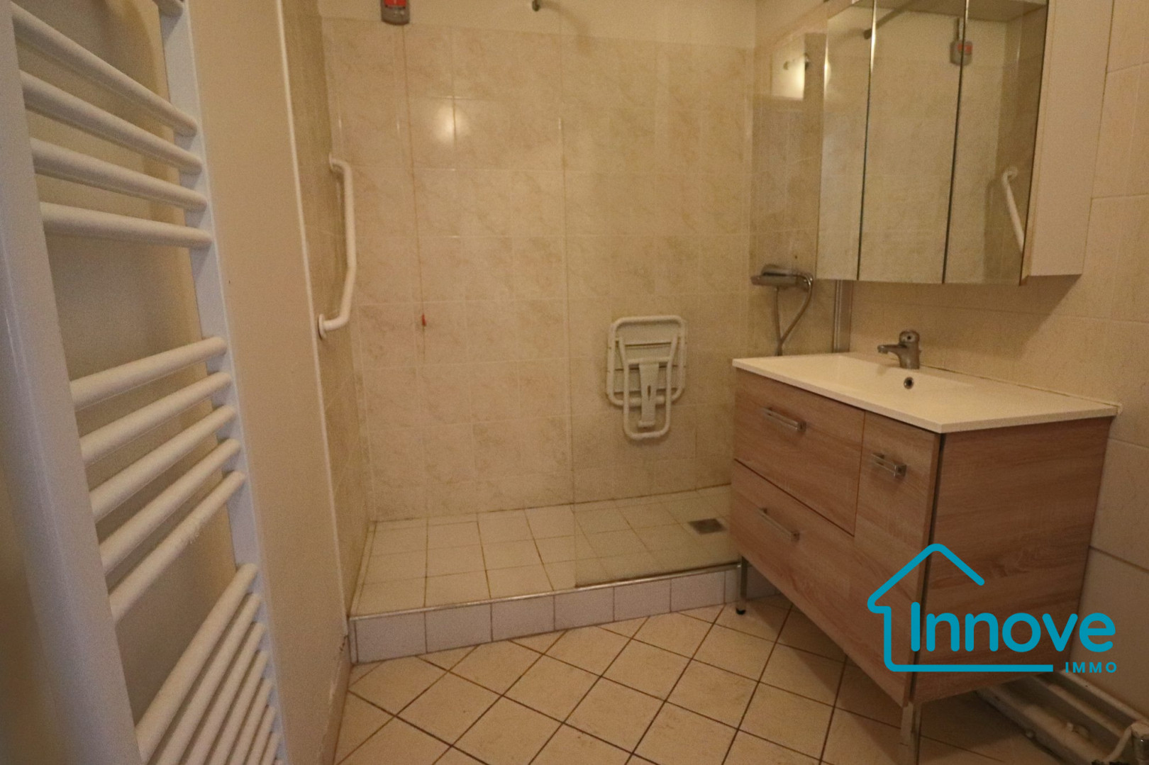 
                                                Vente
                                                 Appartement résidence de services 3 pièces Versailles centre