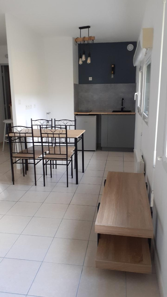 
                                                Location
                                                 Appartement résidence sécurisée