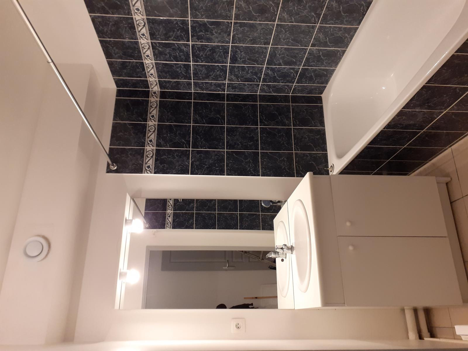 
                                                Location
                                                 Appartement résidence sécurisée