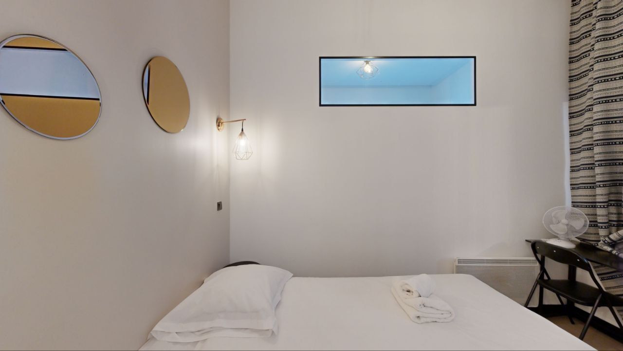 
                                                Location
                                                 Appartement rue Claude Decaen, Paris (loyer tout inclus)