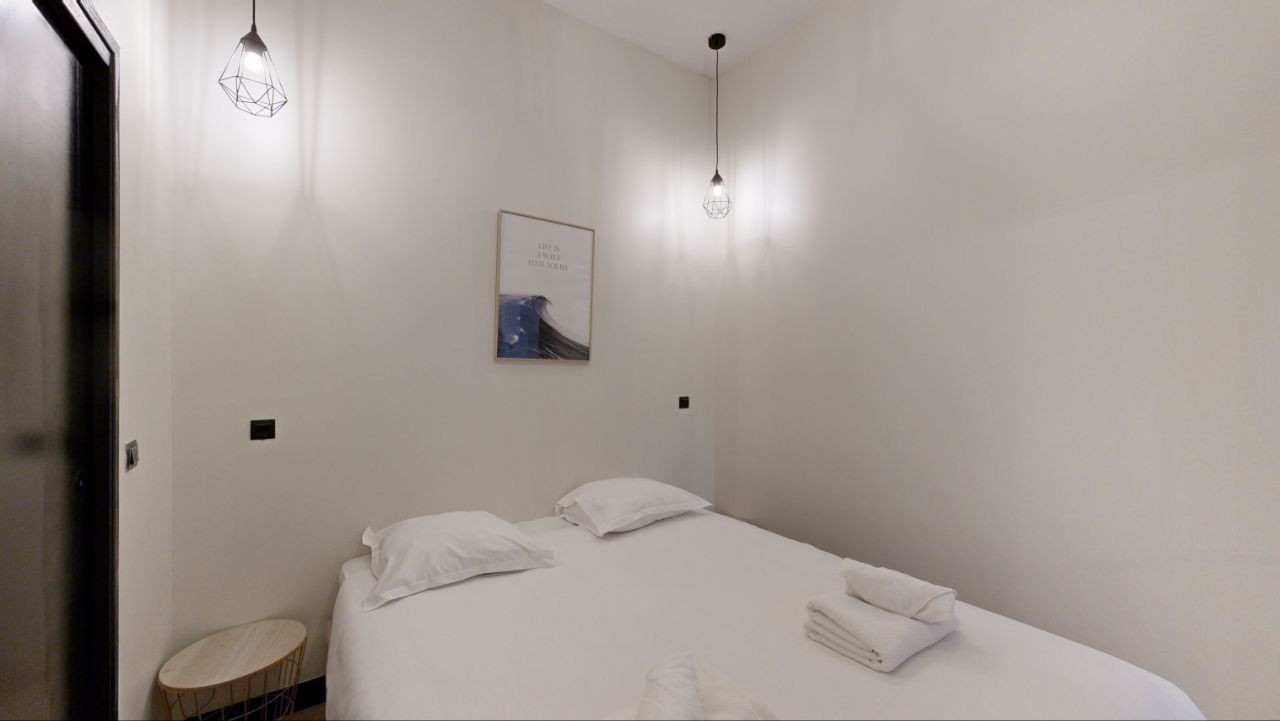 
                                                Location
                                                 Appartement rue Claude Decaen, Paris (loyer tout inclus)