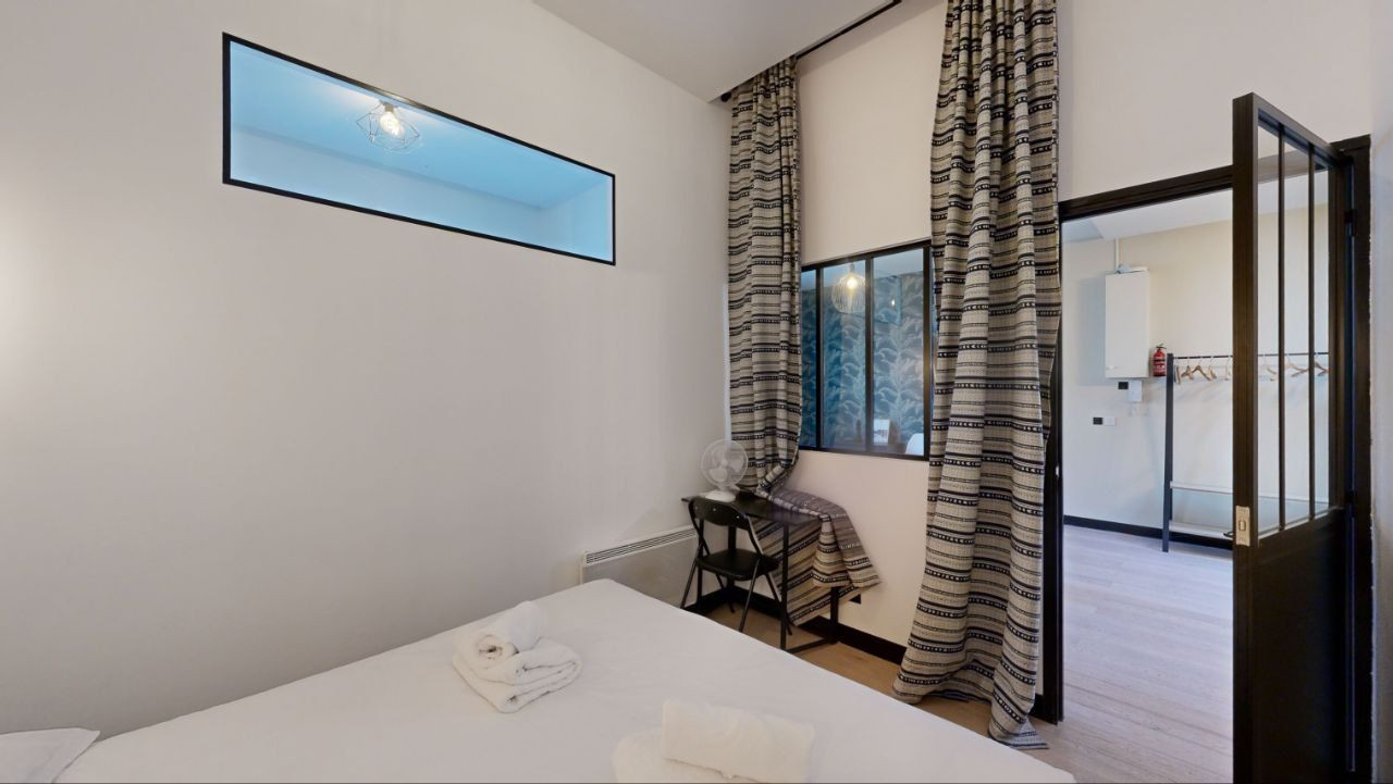 
                                                Location
                                                 Appartement rue Claude Decaen, Paris (loyer tout inclus)