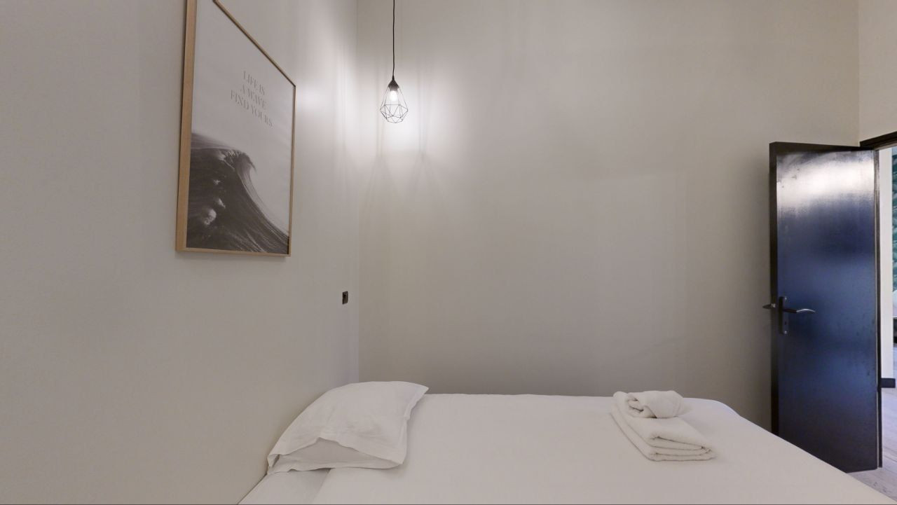 
                                                Location
                                                 Appartement rue Claude Decaen, Paris (loyer tout inclus)