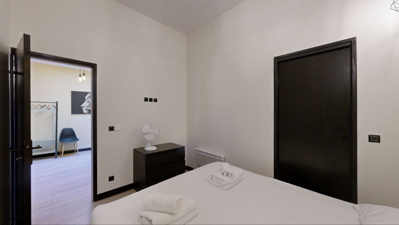 
                                                Location
                                                 Appartement rue Claude Decaen, Paris (loyer tout inclus)