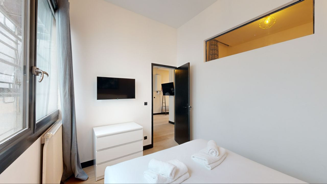 
                                                Location
                                                 Appartement rue Claude Decaen, Paris (loyer tout inclus)