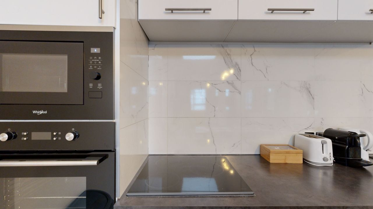 
                                                Location
                                                 Appartement rue Claude Decaen, Paris (loyer tout inclus)