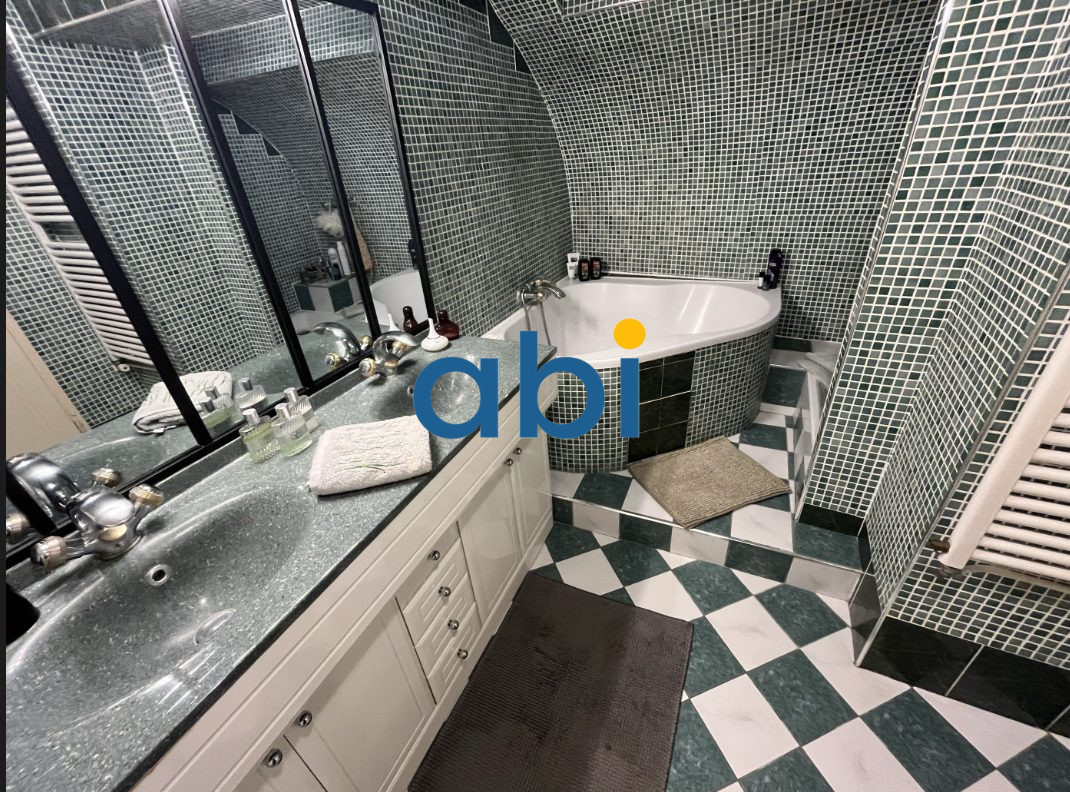 
                                                Vente
                                                 Appartement rue des Dames