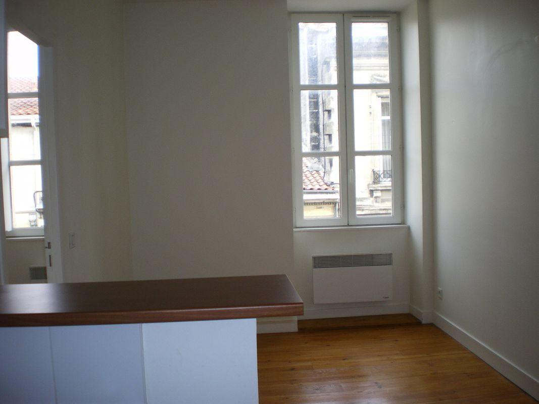 
                                                Location
                                                 Appartement sans frais d'agence Barrière de Pessac