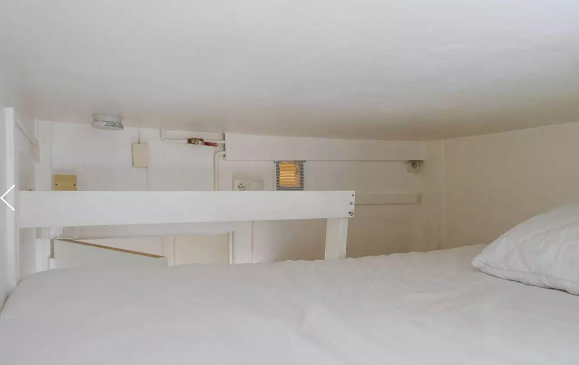 
                                                Location
                                                 Appartement sous les toits de Paris