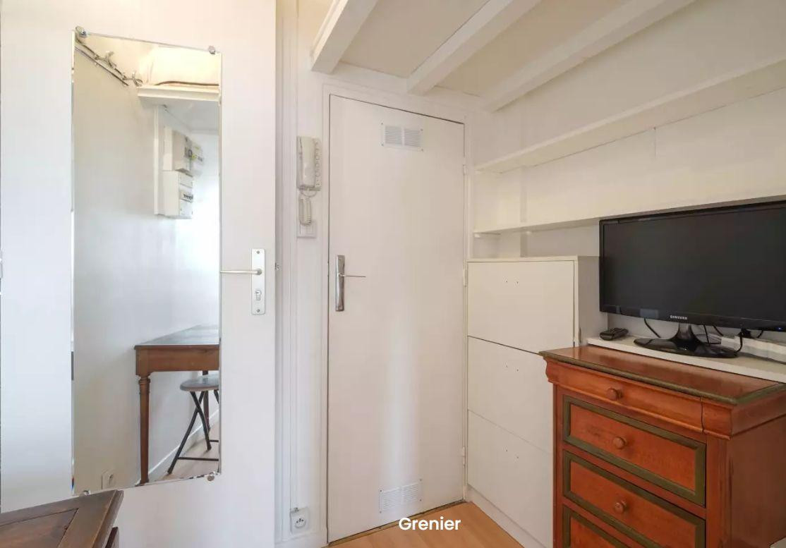 
                                                Location
                                                 Appartement sous les toits de Paris