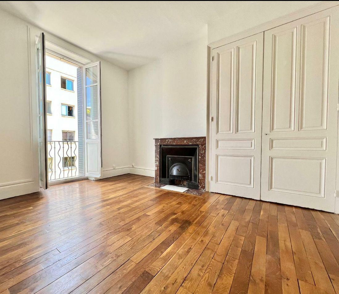 
                                                Location
                                                 Appartement spacieux 63m2