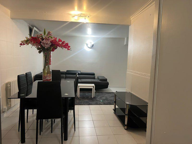 
                                                Location
                                                 Appartement spacieux dans zone pavillonnaire