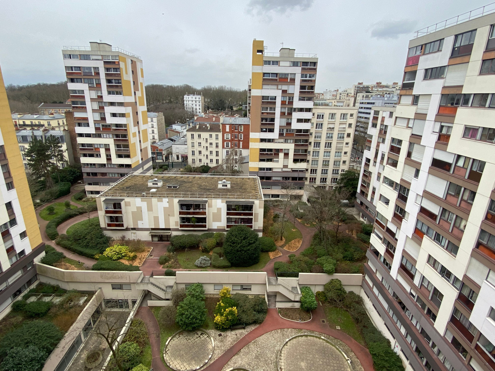 
                                                Location
                                                 Appartement spacieux de 4 pièces avec balcon dans un quartier calme et familial (loyer tout inclus)
