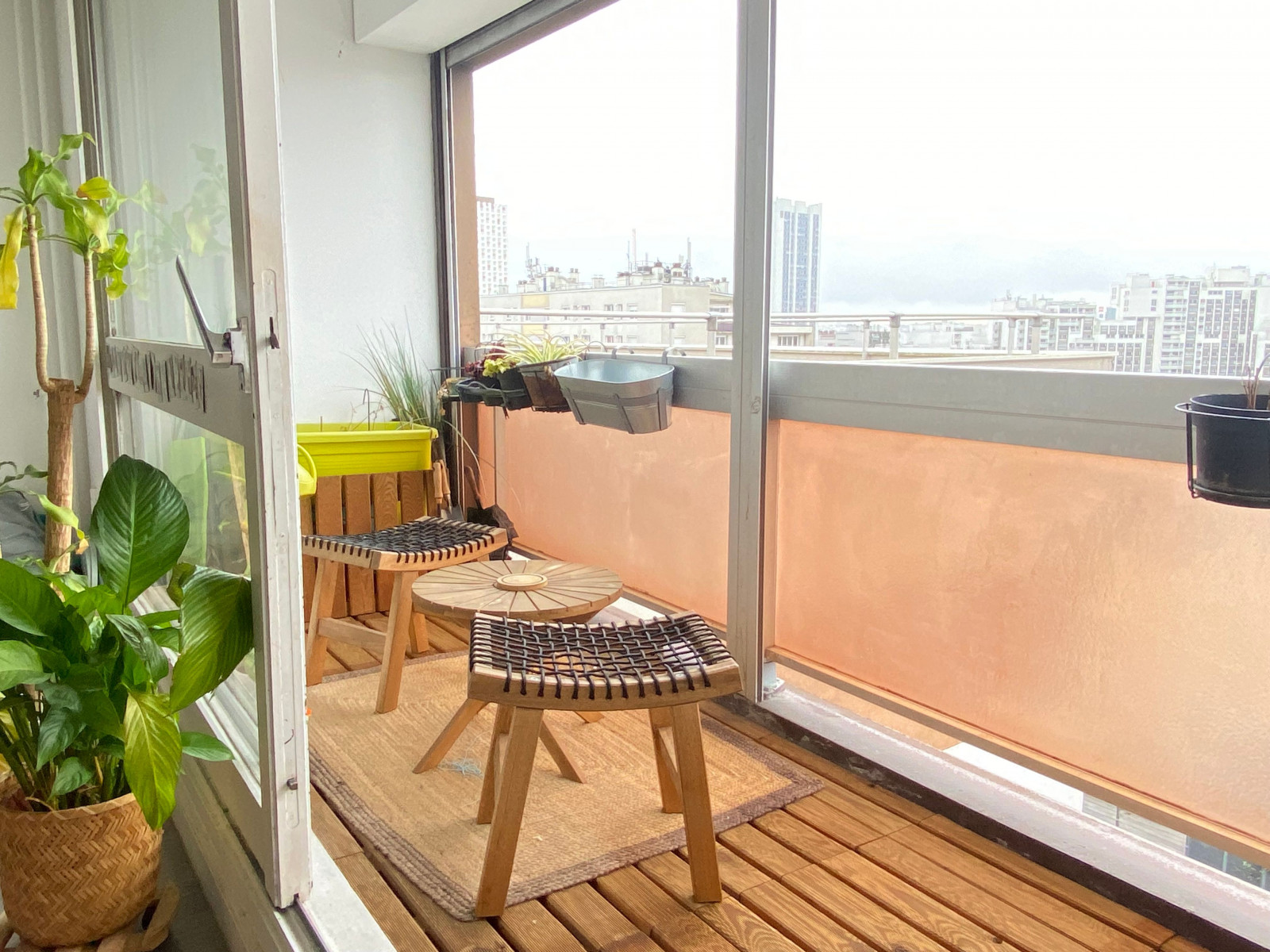 
                                                Location
                                                 Appartement spacieux de 4 pièces avec balcon dans un quartier calme et familial (loyer tout inclus)