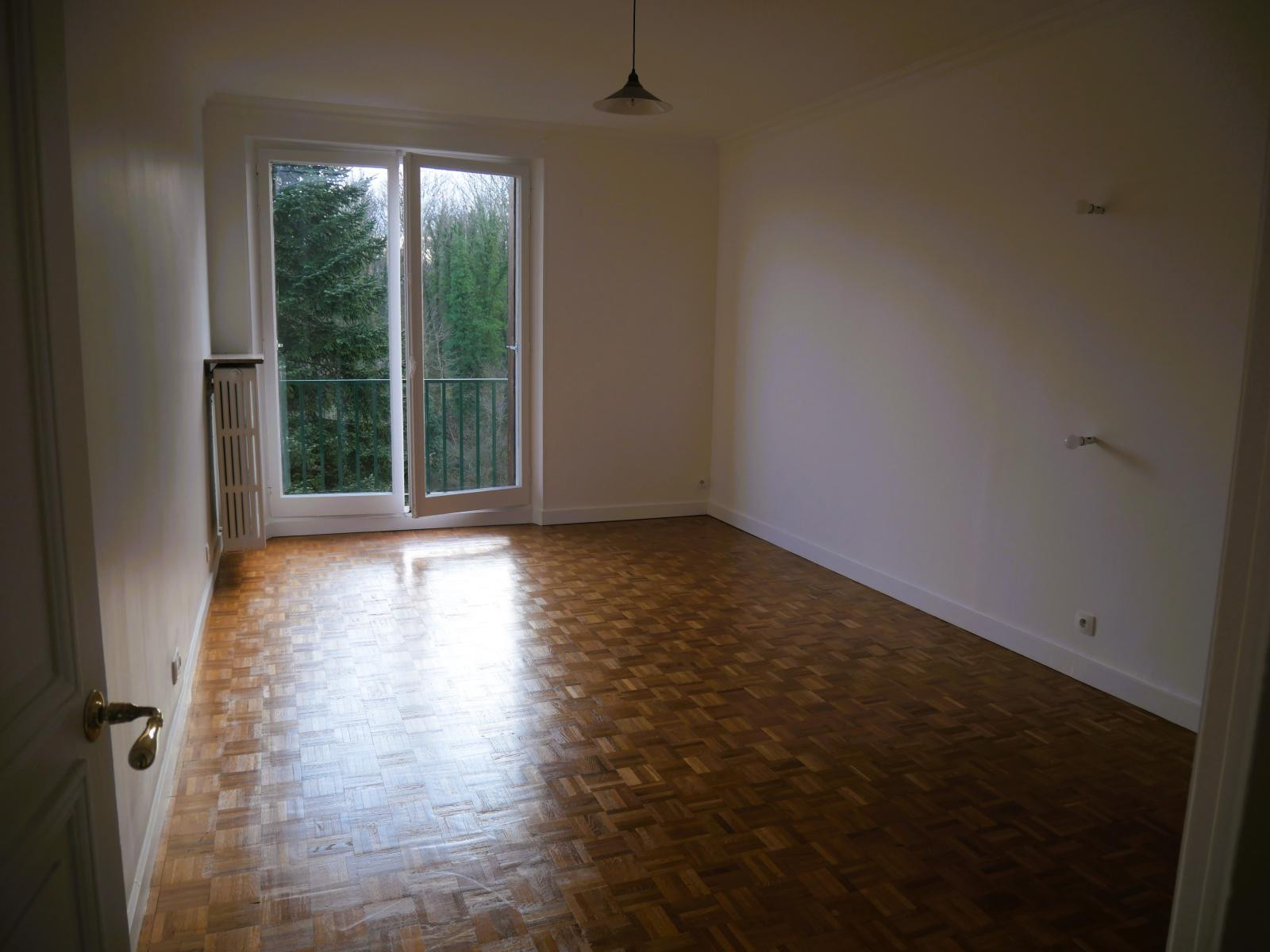 
                                                Location
                                                 Appartement spacieux et lumineux 4 pièces