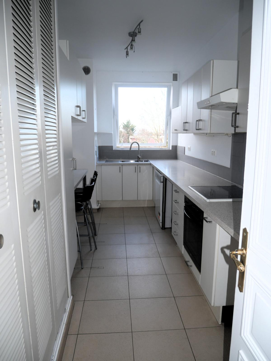
                                                Location
                                                 Appartement spacieux et lumineux 4 pièces