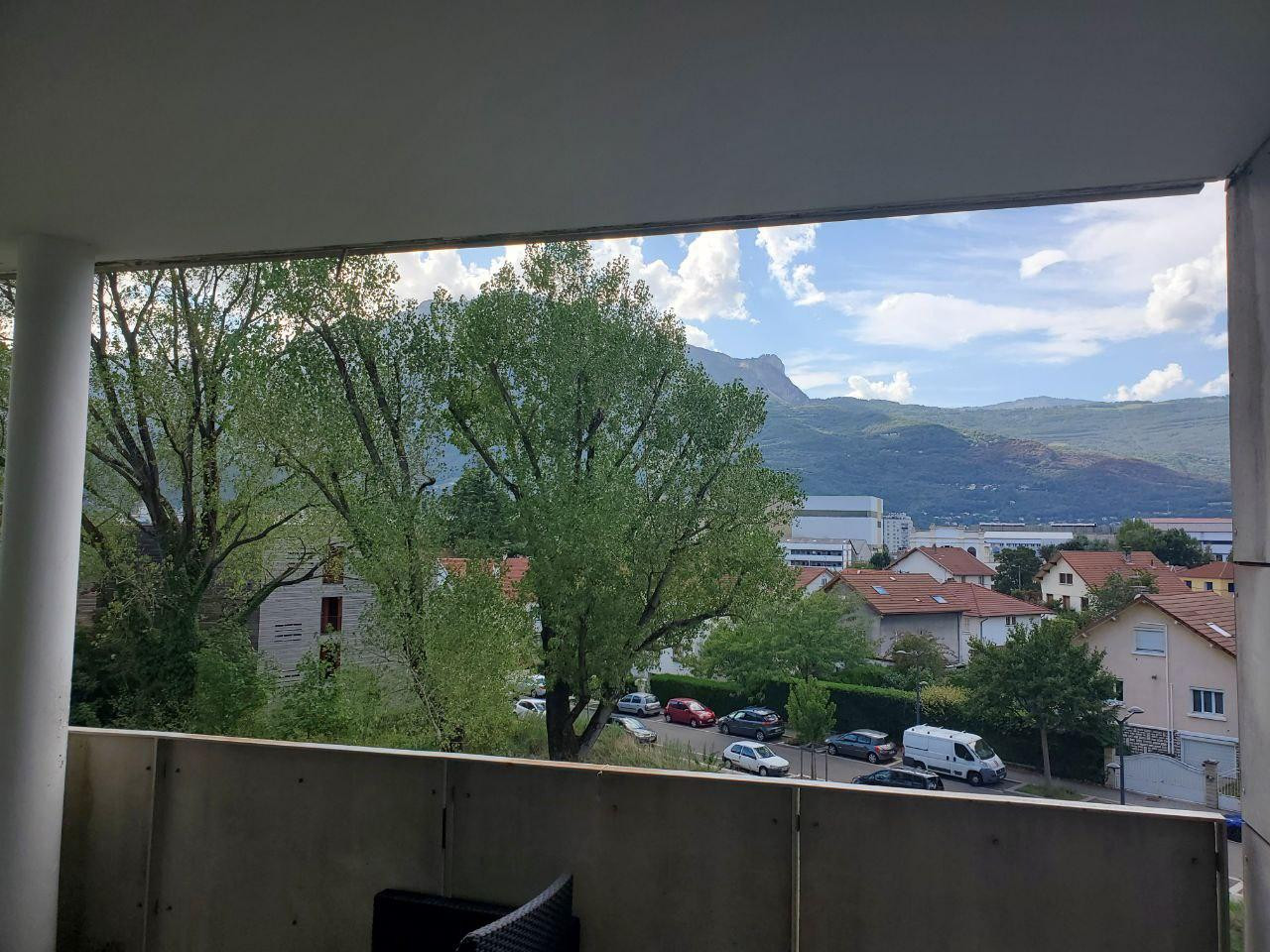 
                                                Location
                                                 Appartement spacieux et lumineux sans vis à vis