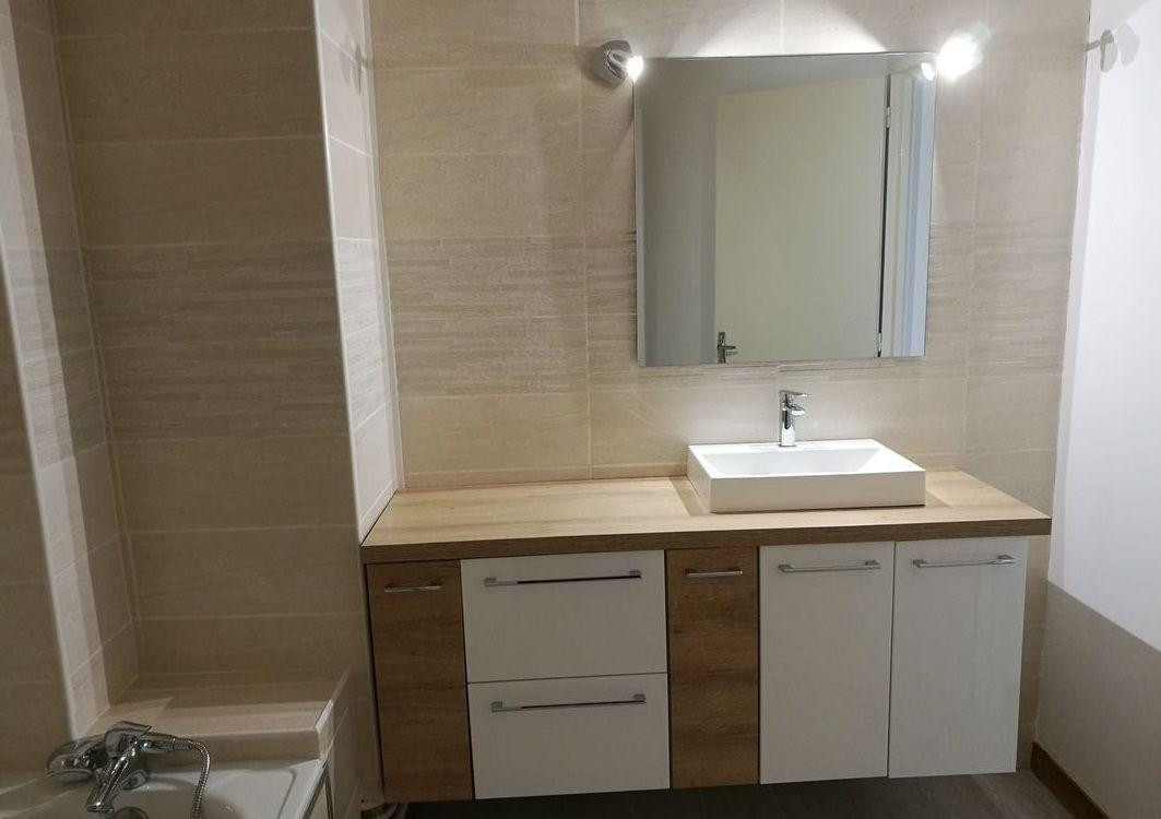 
                                                Location
                                                 Appartement spacieux, très lumineux et sécurisé