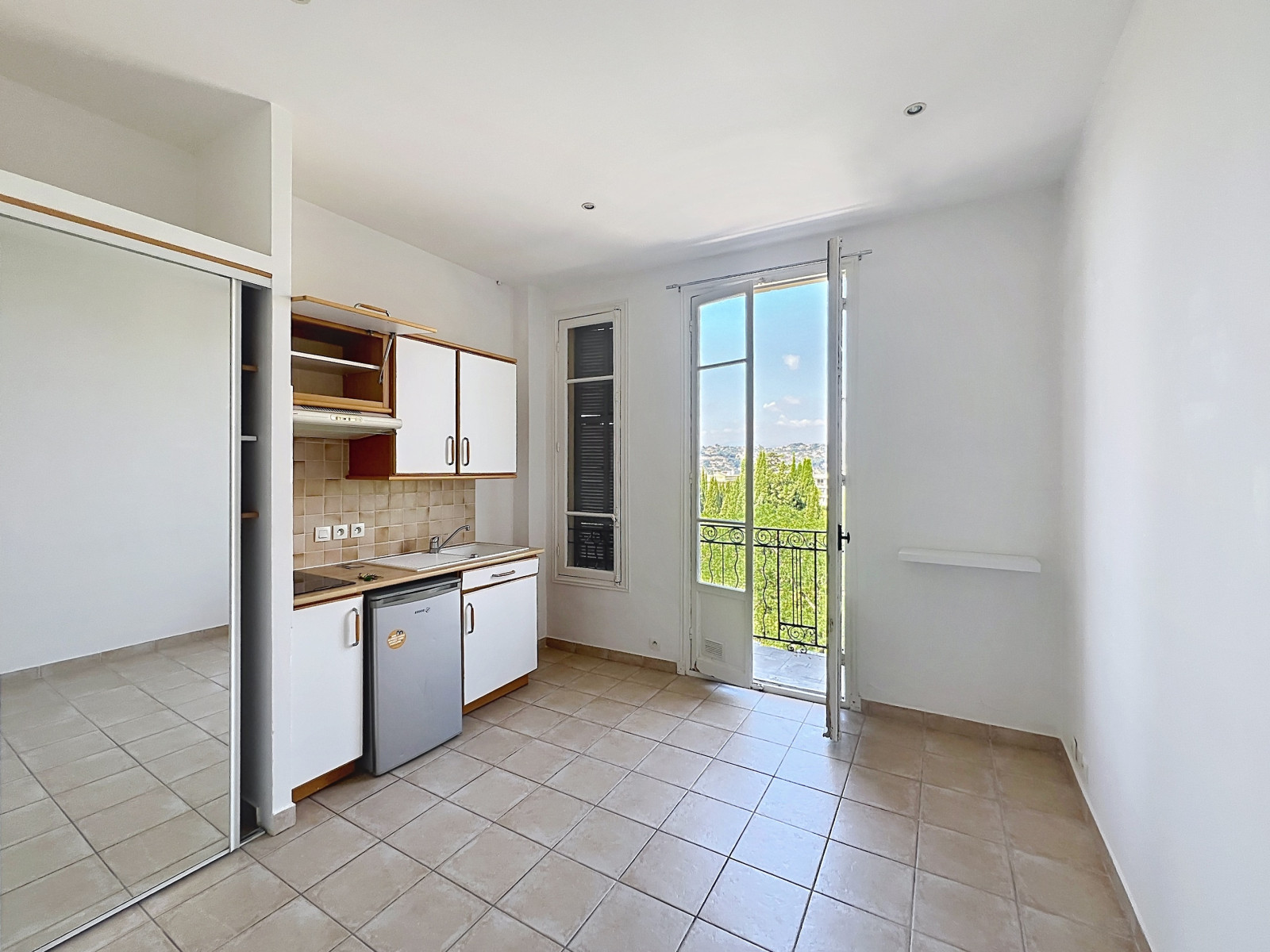 
                                                Location
                                                 Appartement  - Studio  - 16.07 m²