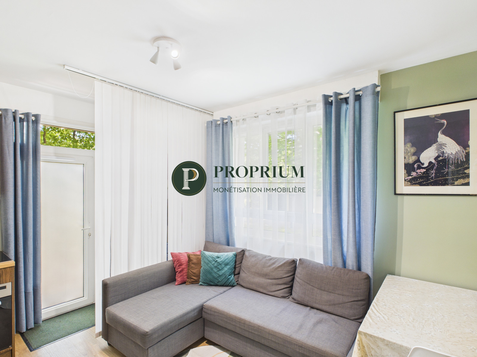 
                                                Vente
                                                 Appartement, Studio - 165 000 € -