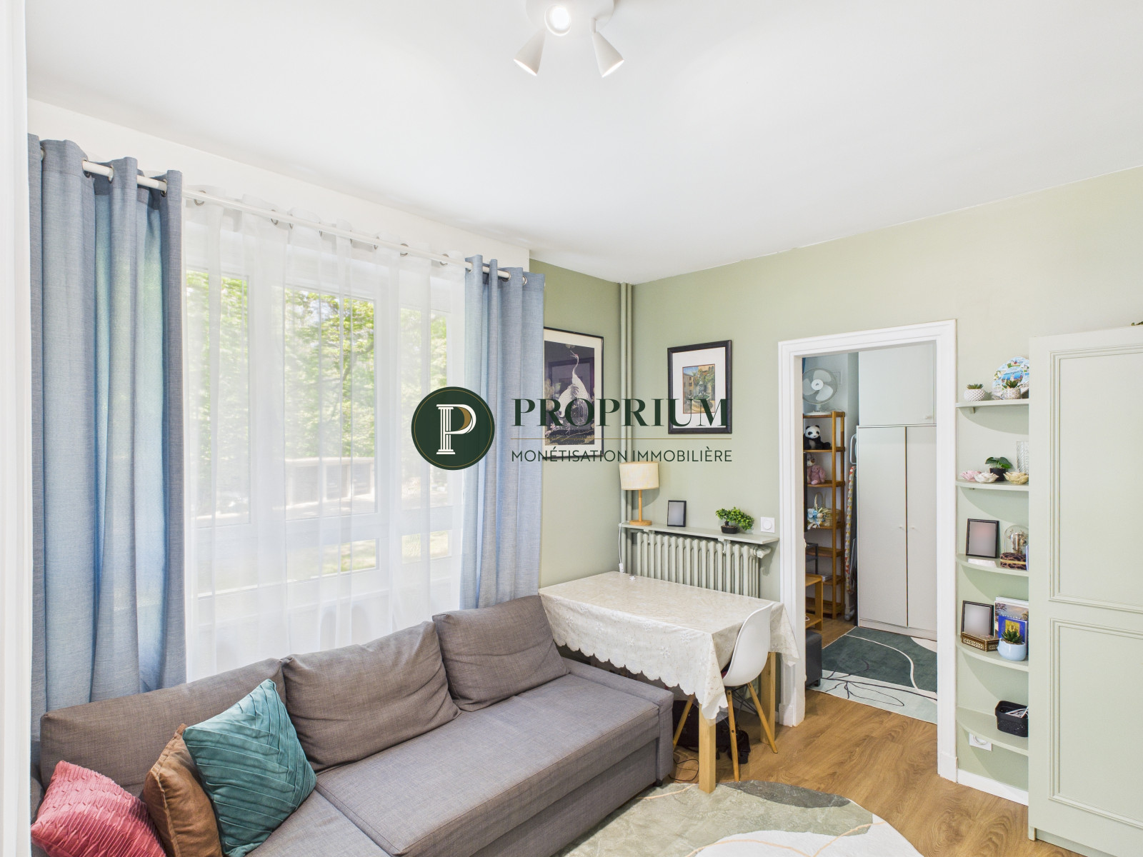 
                                                Vente
                                                 Appartement, Studio - 165 000 € -