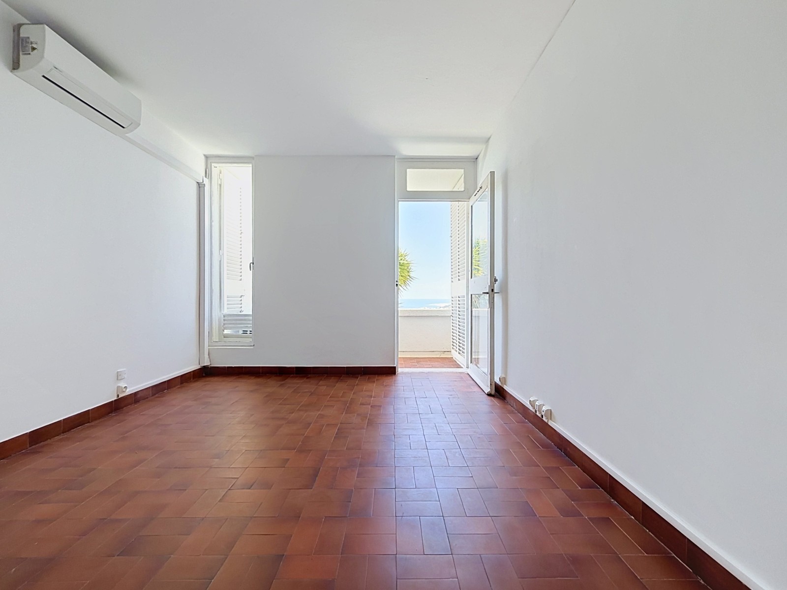 
                                                Vente
                                                 Appartement  - Studio  - 18.49 m²