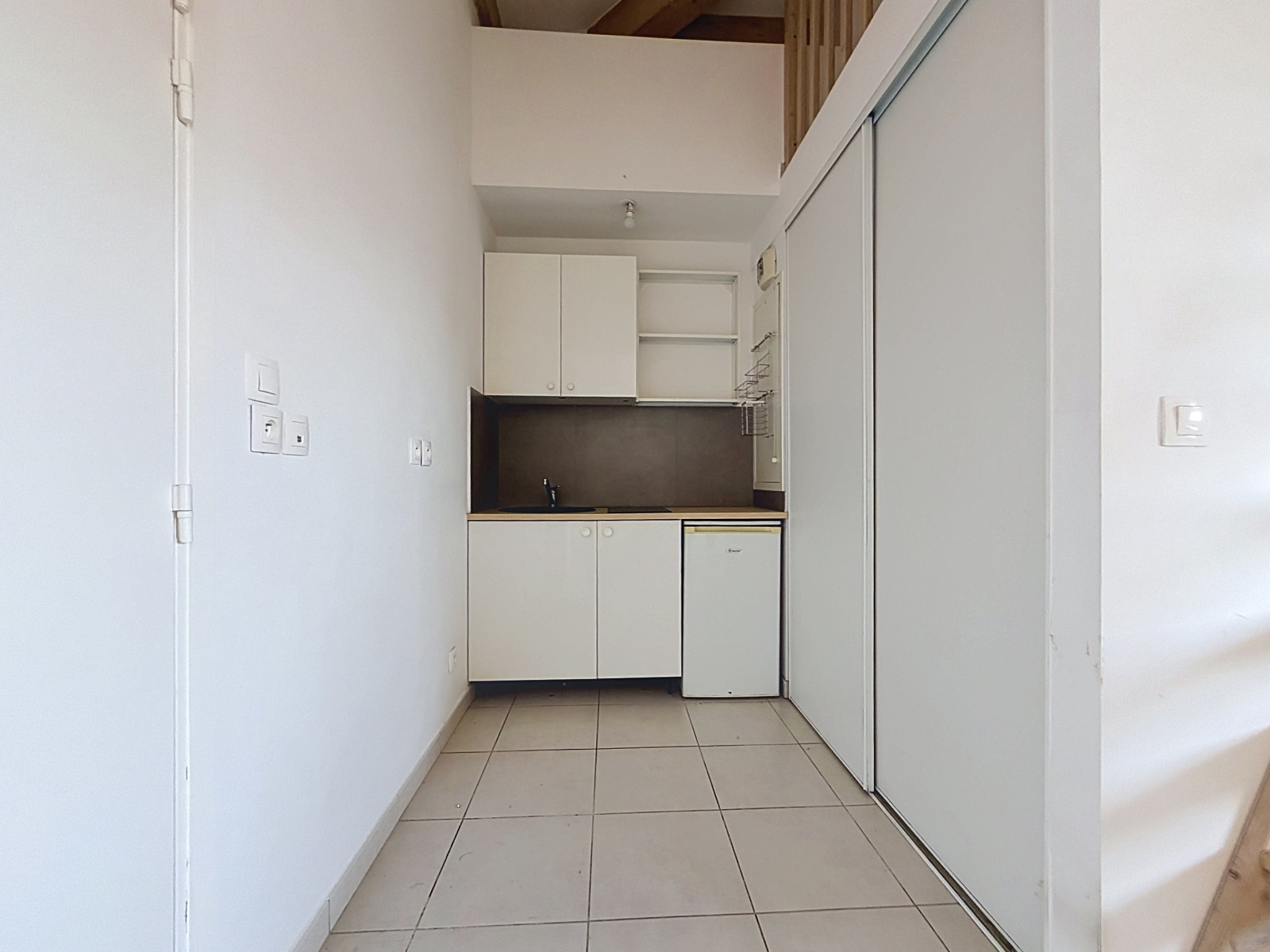 
                                                Vente
                                                 Appartement  - Studio  - 27.0 m²