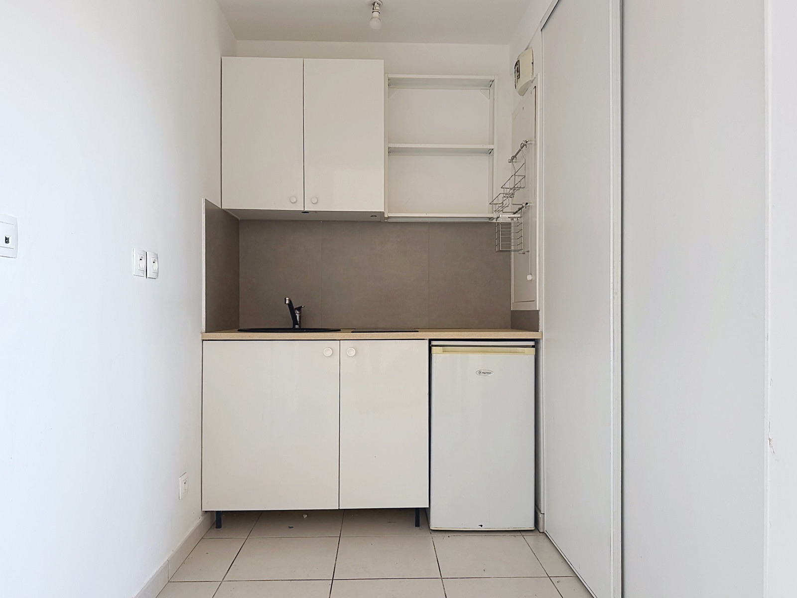 
                                                Vente
                                                 Appartement  - Studio  - 27.0 m²