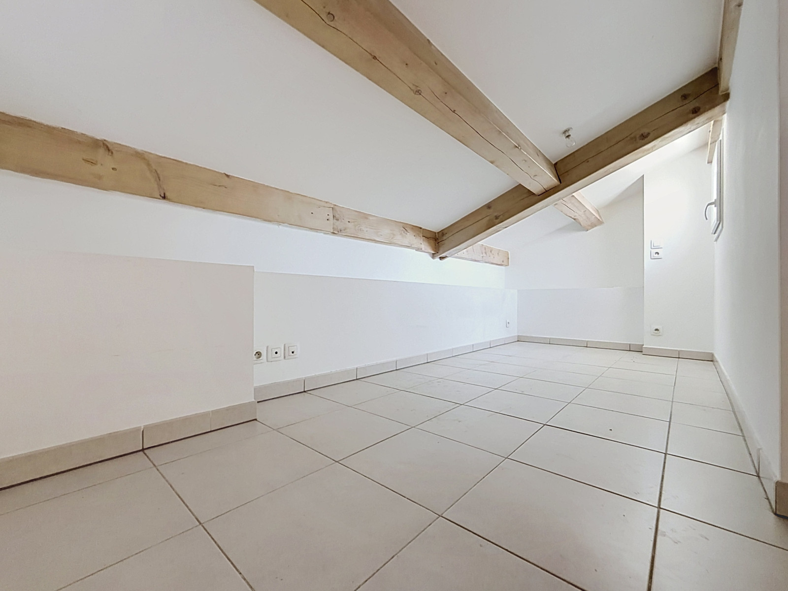 
                                                Vente
                                                 Appartement  - Studio  - 27.0 m²