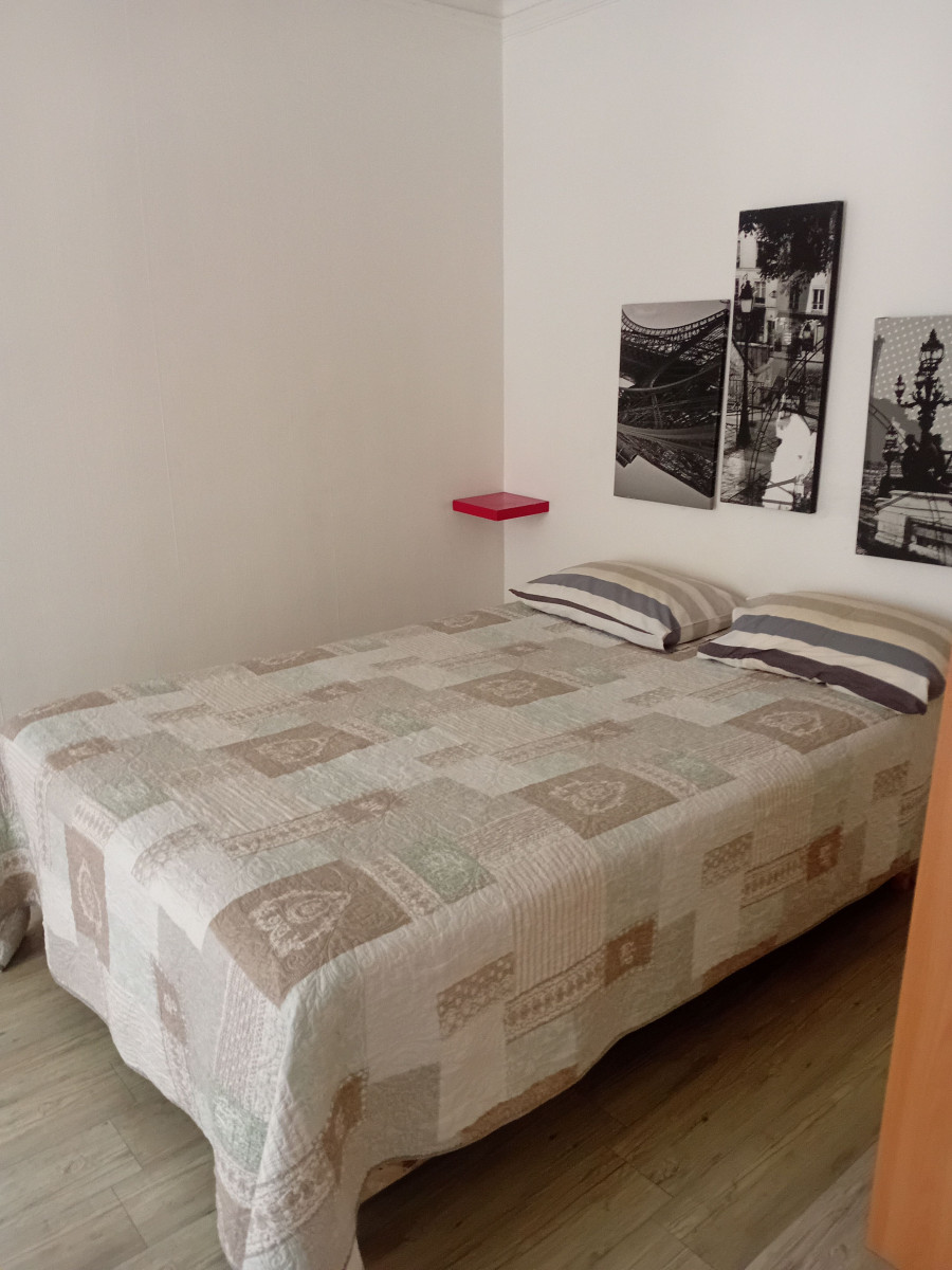 
                                                Location
                                                 Appartement sur tres grande cour dans l un des meilleurs quartiers de Paris (loyer tout inclus)