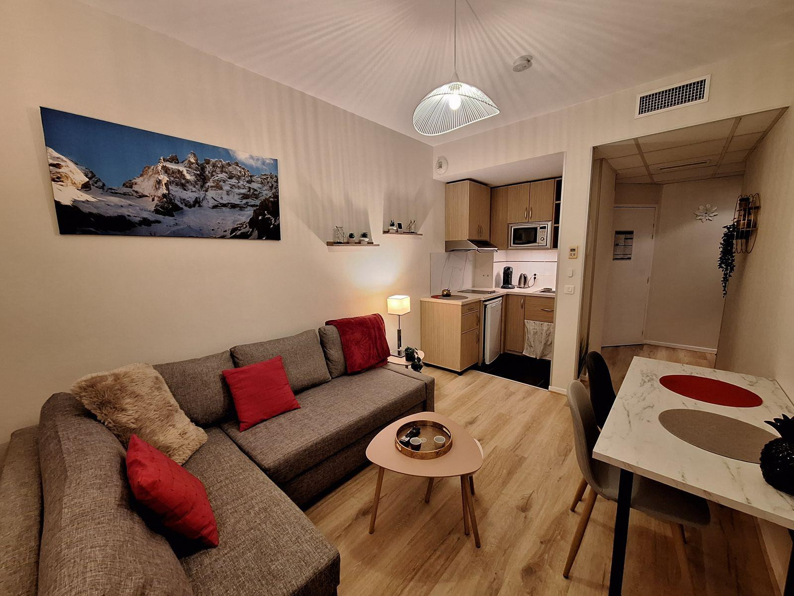 
                                                Location
                                                 Appartement sympa, accueillant, calme, confortable