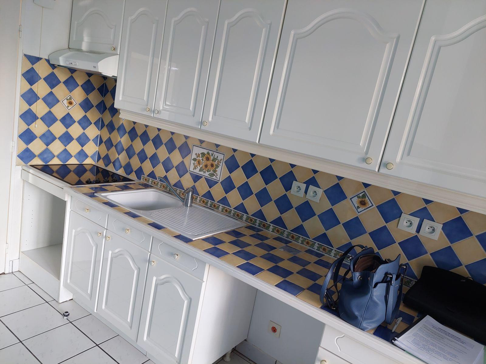 
                                                Location
                                                 Appartement T 3 avec cave et garage